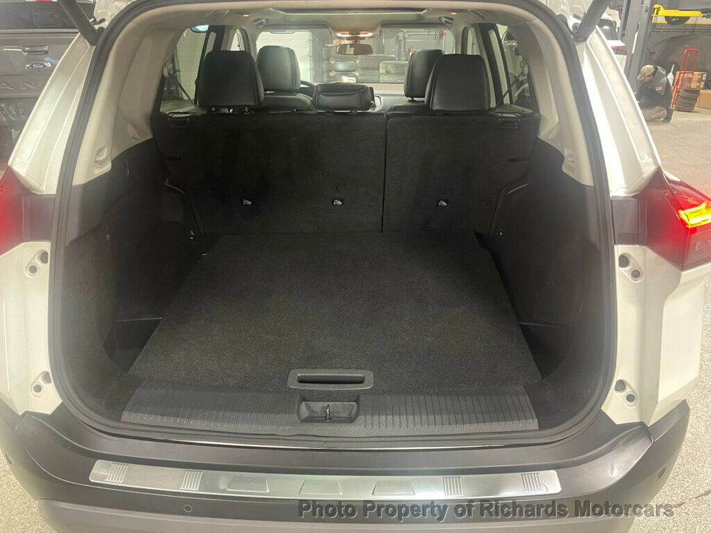 2021 Nissan Rogue AWD SV - Pearl White Tricoat exterior view 16