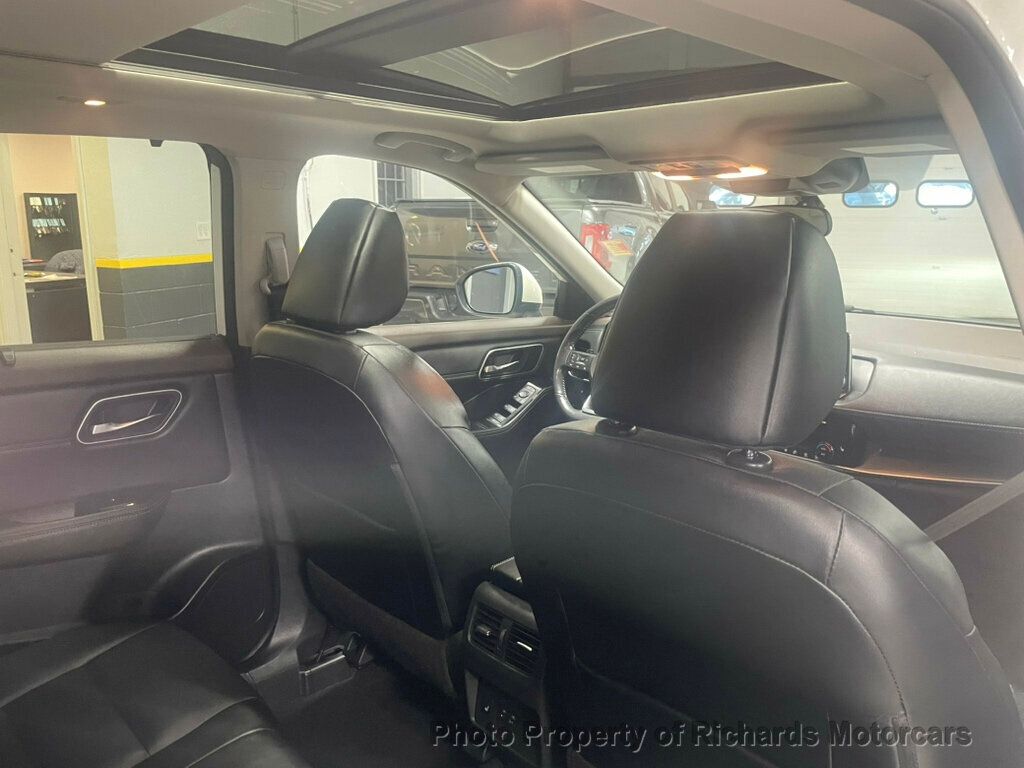 2021 Nissan Rogue AWD SV - Pearl White Tricoat exterior view 18
