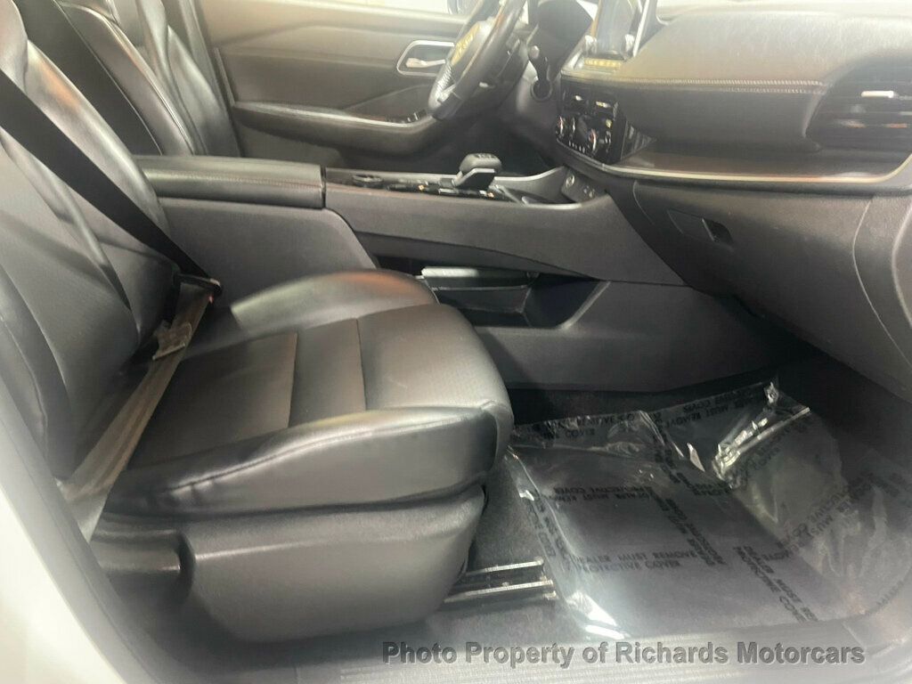 2021 Nissan Rogue AWD SV - Pearl White Tricoat exterior view 19