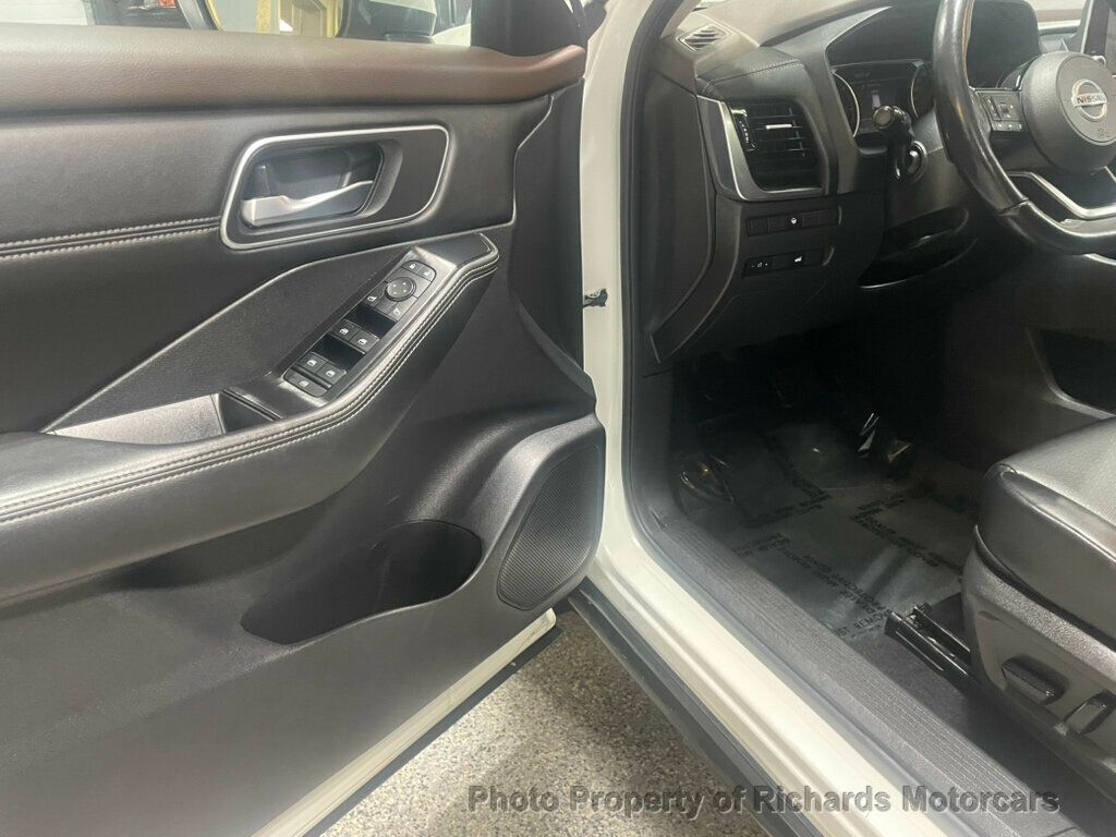 2021 Nissan Rogue AWD SV - Pearl White Tricoat exterior view 8