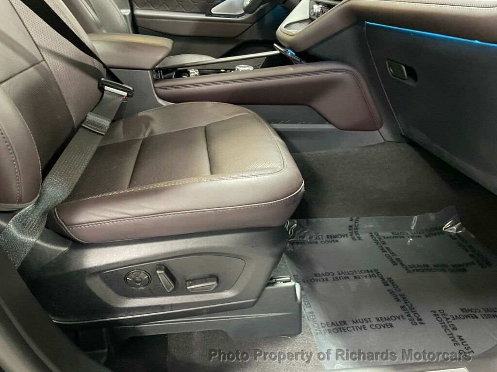 2025 Ford Explorer Platinum 4WD - Agate Black Metallic exterior view 20