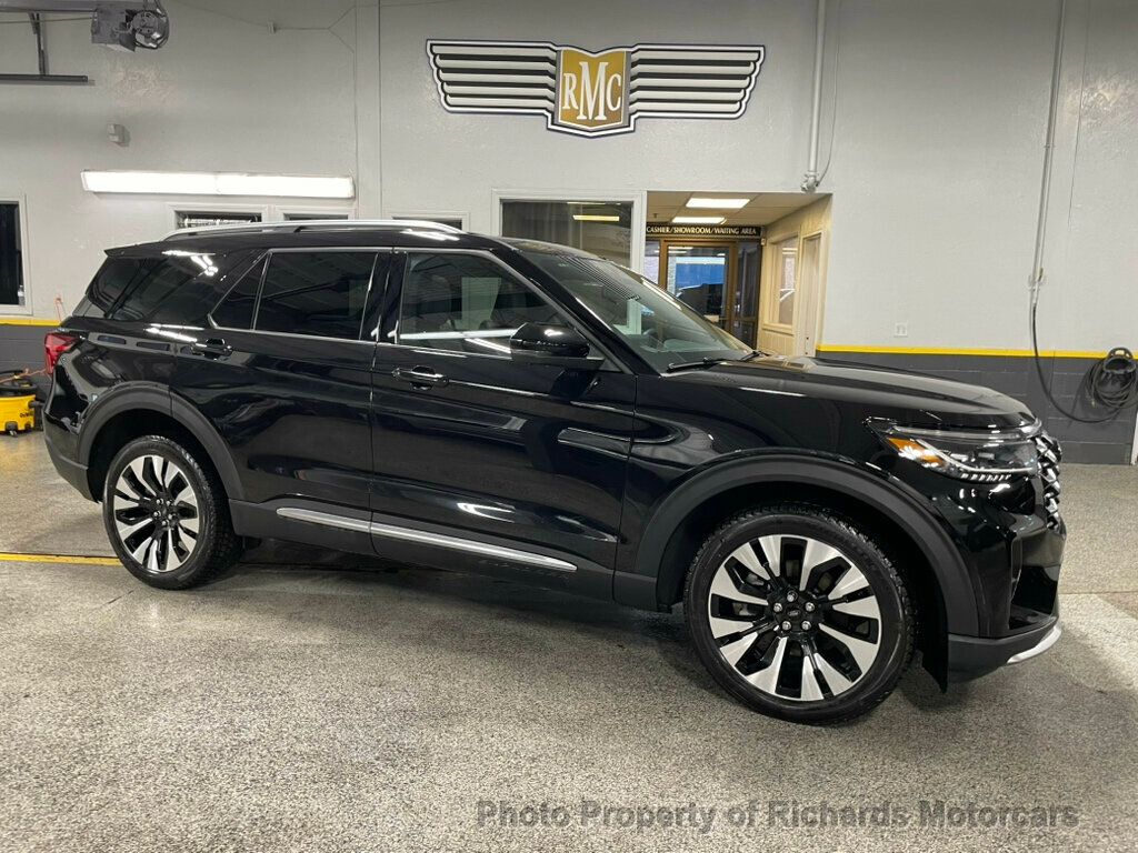 2025 Ford Explorer Platinum 4WD - Agate Black Metallic exterior view 2