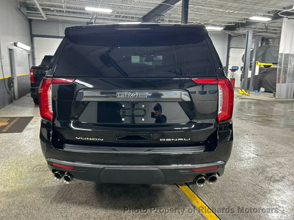 2024 GMC Yukon 4WD 4dr Denali Ultimate - Onyx Black exterior view 4