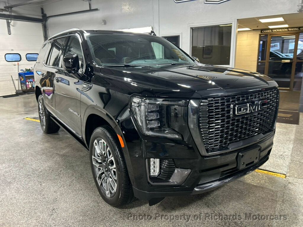 2024 GMC Yukon 4WD 4dr Denali Ultimate - Onyx Black exterior view 9
