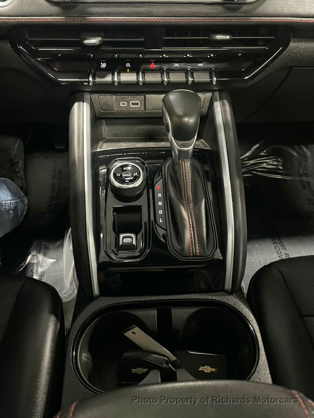 2023 Chevrolet Colorado 4WD Crew Cab Z71 - Glacier Blue Metallic exterior view 15