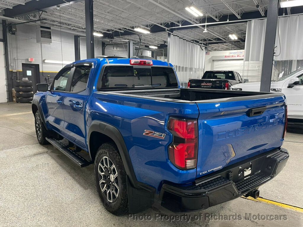 2023 Chevrolet Colorado 4WD Crew Cab Z71 - Glacier Blue Metallic exterior view 5