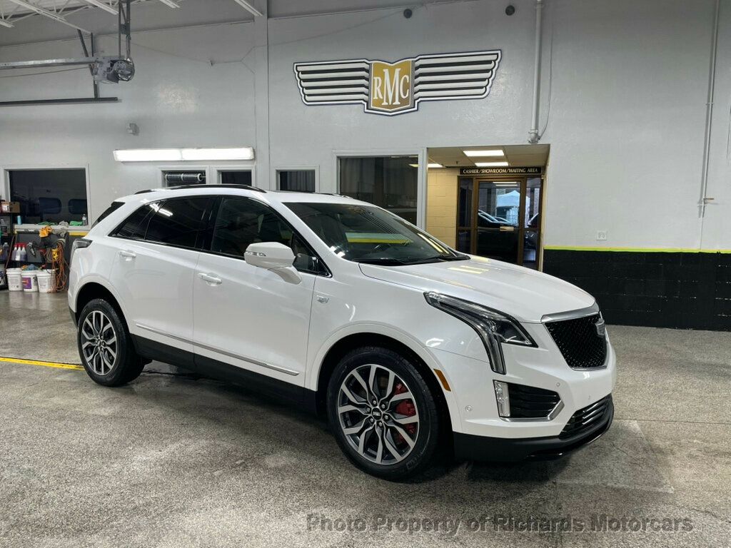 2023 Cadillac XT5 AWD 4dr Sport - Crystal White Tricoat exterior view 2