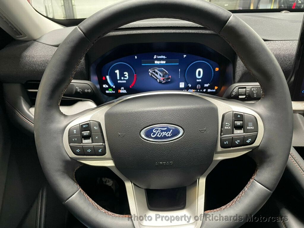 2025 Ford Explorer Active 4WD - Carbonized Gray Metallic exterior view 11
