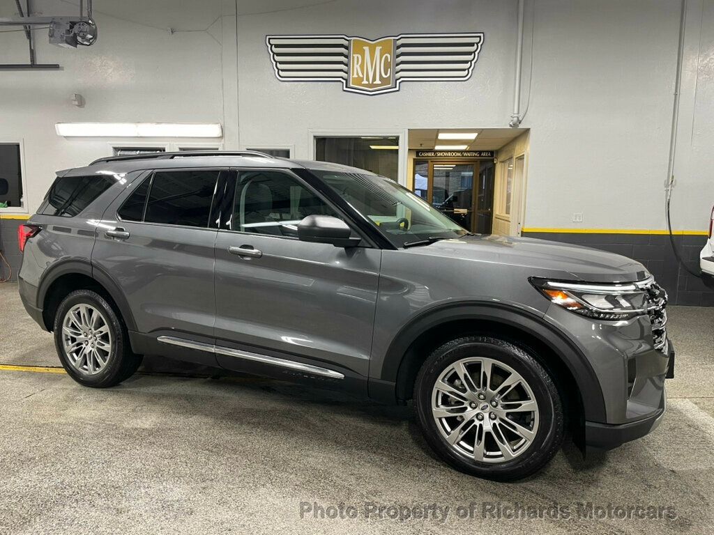 2025 Ford Explorer Active 4WD - Carbonized Gray Metallic exterior view 2
