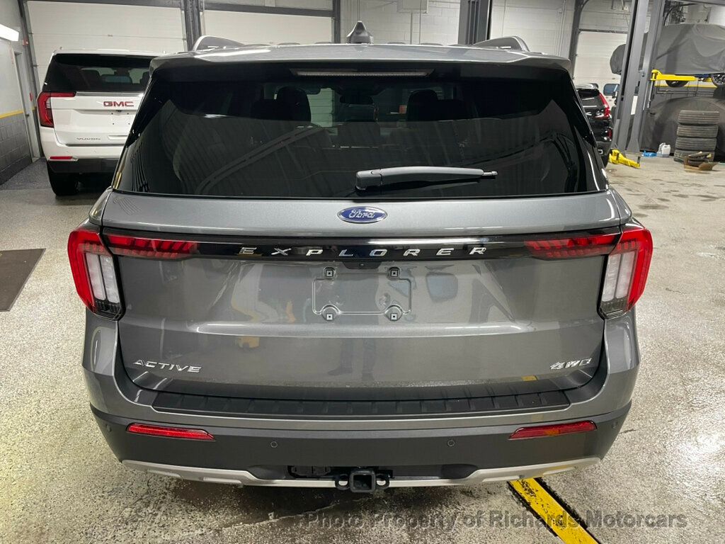 2025 Ford Explorer Active 4WD - Carbonized Gray Metallic exterior view 6