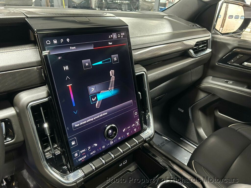 2025 GMC Yukon XL 4WD 4dr Elevation - Summit White exterior view 17