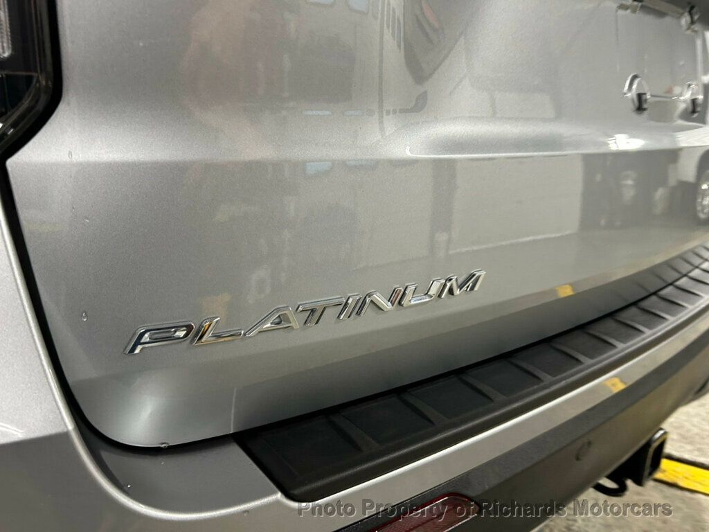 2025 Ford Explorer Platinum 4WD - Iconic Silver Metallic exterior view 12