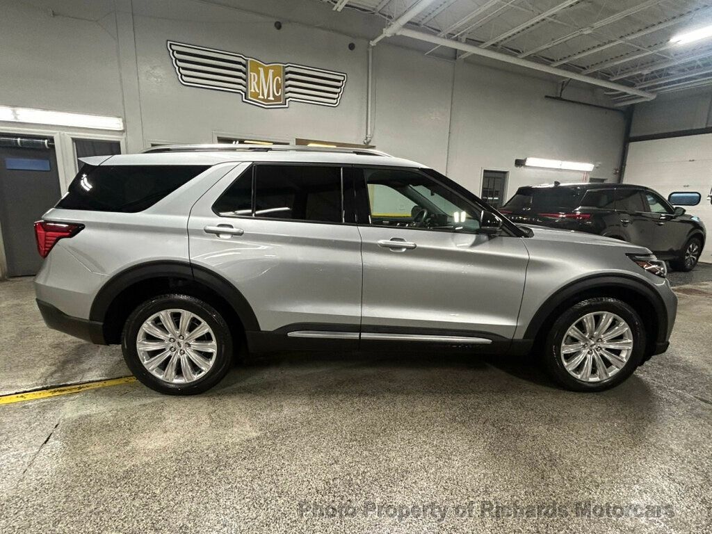 2025 Ford Explorer Platinum 4WD - Iconic Silver Metallic exterior view 2