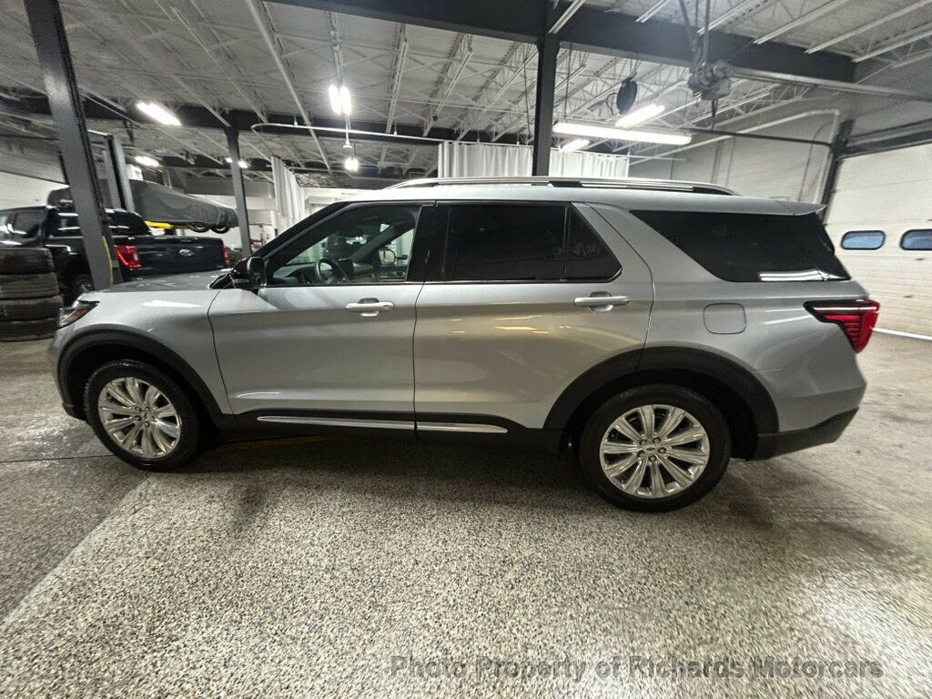 2025 Ford Explorer Platinum 4WD - Iconic Silver Metallic exterior view 6