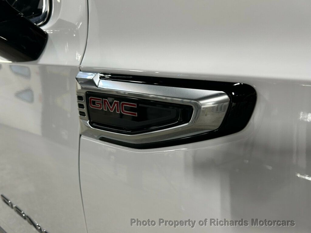 2025 GMC Yukon 4WD 4dr Denali - Summit White exterior view 11