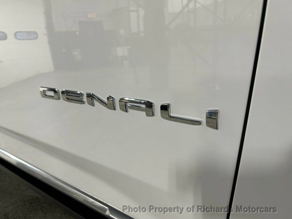 2025 GMC Yukon 4WD 4dr Denali - Summit White exterior view 12