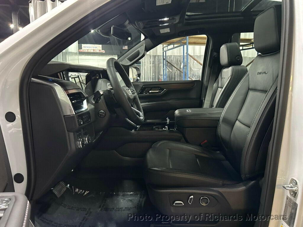 2025 GMC Yukon 4WD 4dr Denali - Summit White exterior view 16
