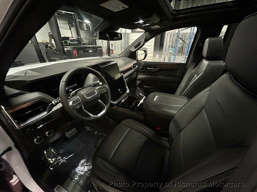 2025 GMC Yukon 4WD 4dr Denali - Summit White exterior view 17