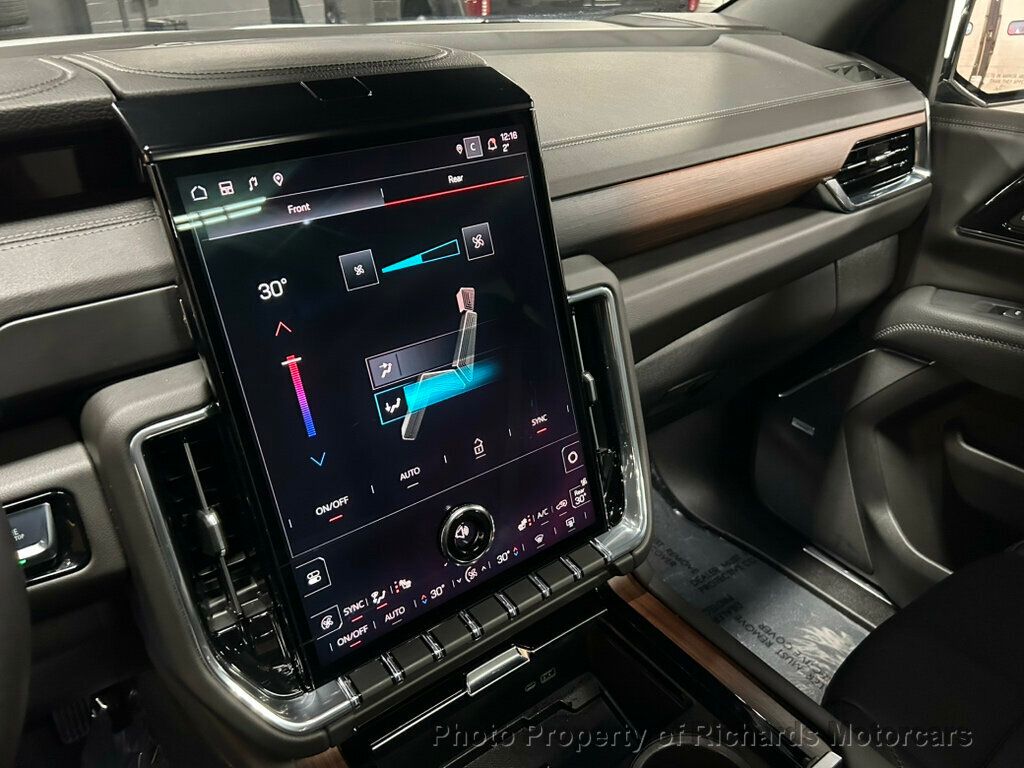 2025 GMC Yukon 4WD 4dr Denali - Summit White exterior view 18