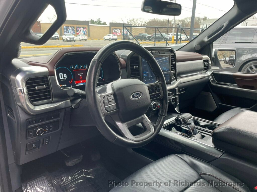 2022 Ford F-150 LARIAT 4WD SuperCrew 5.5' Box - Oxford White exterior view 12