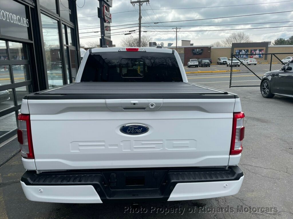 2022 Ford F-150 LARIAT 4WD SuperCrew 5.5' Box - Oxford White exterior view 7