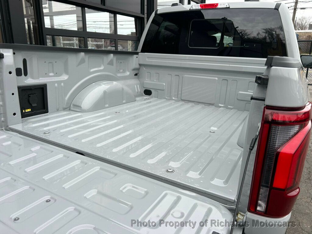 2026 Ford F-150 LARIAT 4WD SuperCrew 5.5' Box - Avalanche exterior view 11