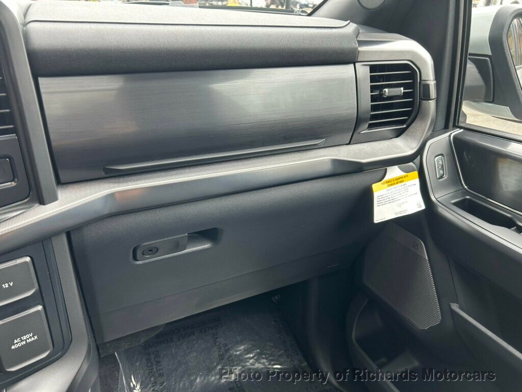 2026 Ford F-150 LARIAT 4WD SuperCrew 5.5' Box - Avalanche exterior view 16