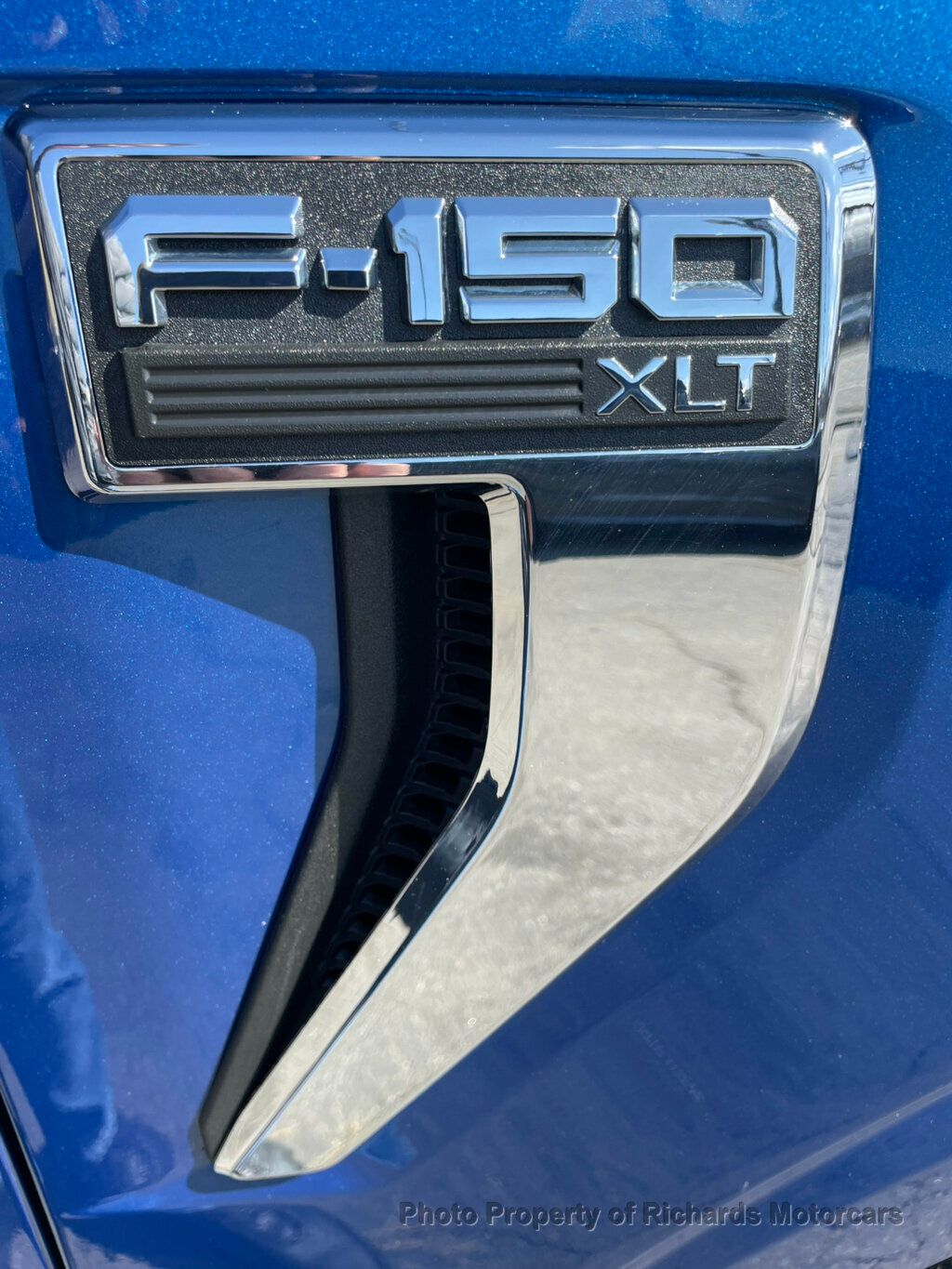 2024 Ford F-150 XLT 4WD SuperCrew 5.5' Box - Antimatter Blue Metallic exterior view 9
