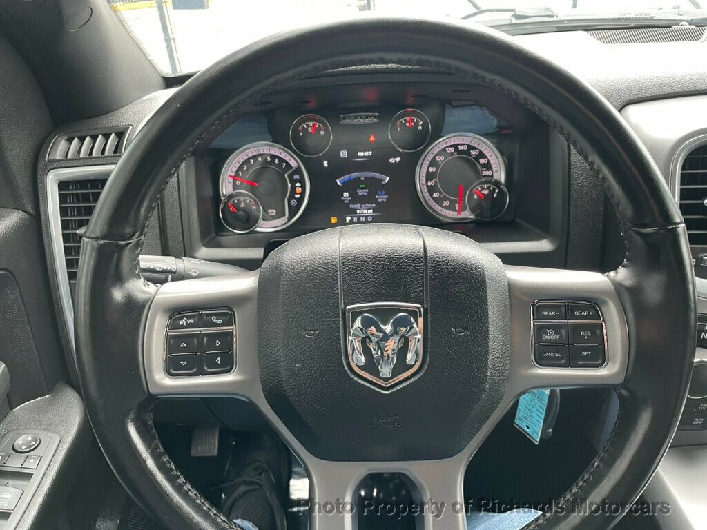 2022 Ram 1500 Classic Express 4x4 Crew Cab 5'7