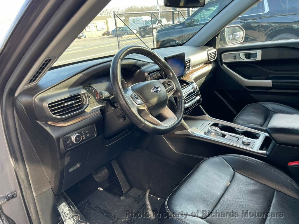 2022 Ford Explorer Limited 4WD - Carbonized Gray Metallic exterior view 11