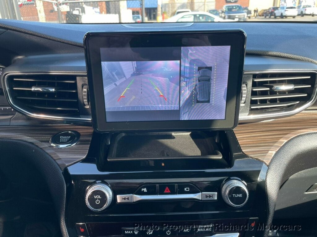 2022 Ford Explorer Limited 4WD - Carbonized Gray Metallic exterior view 14