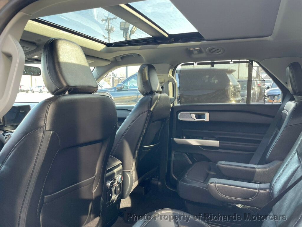 2022 Ford Explorer Limited 4WD - Carbonized Gray Metallic exterior view 16