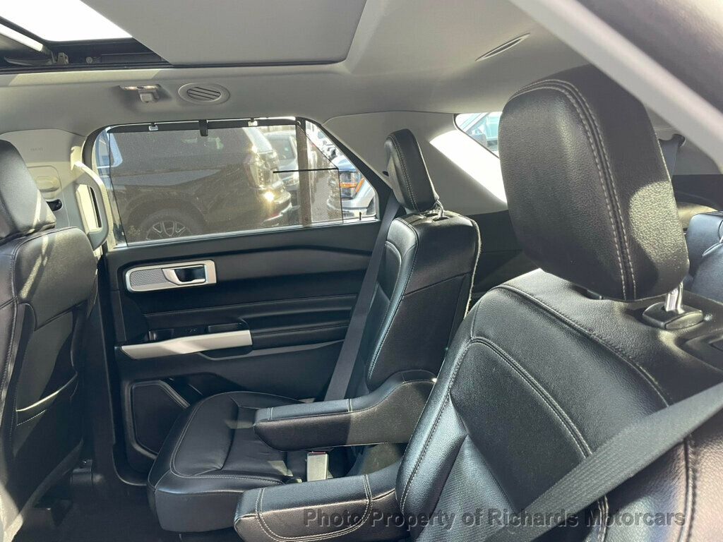 2022 Ford Explorer Limited 4WD - Carbonized Gray Metallic exterior view 17