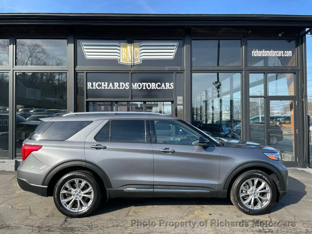 2022 Ford Explorer Limited 4WD - Carbonized Gray Metallic exterior view 2