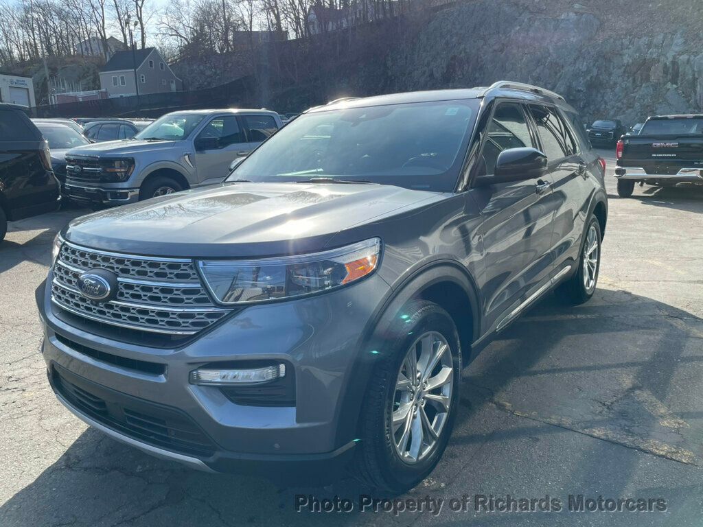 2022 Ford Explorer Limited 4WD - Carbonized Gray Metallic exterior view 5