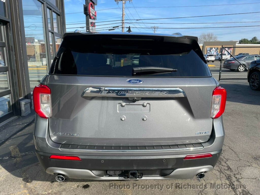 2022 Ford Explorer Limited 4WD - Carbonized Gray Metallic exterior view 7