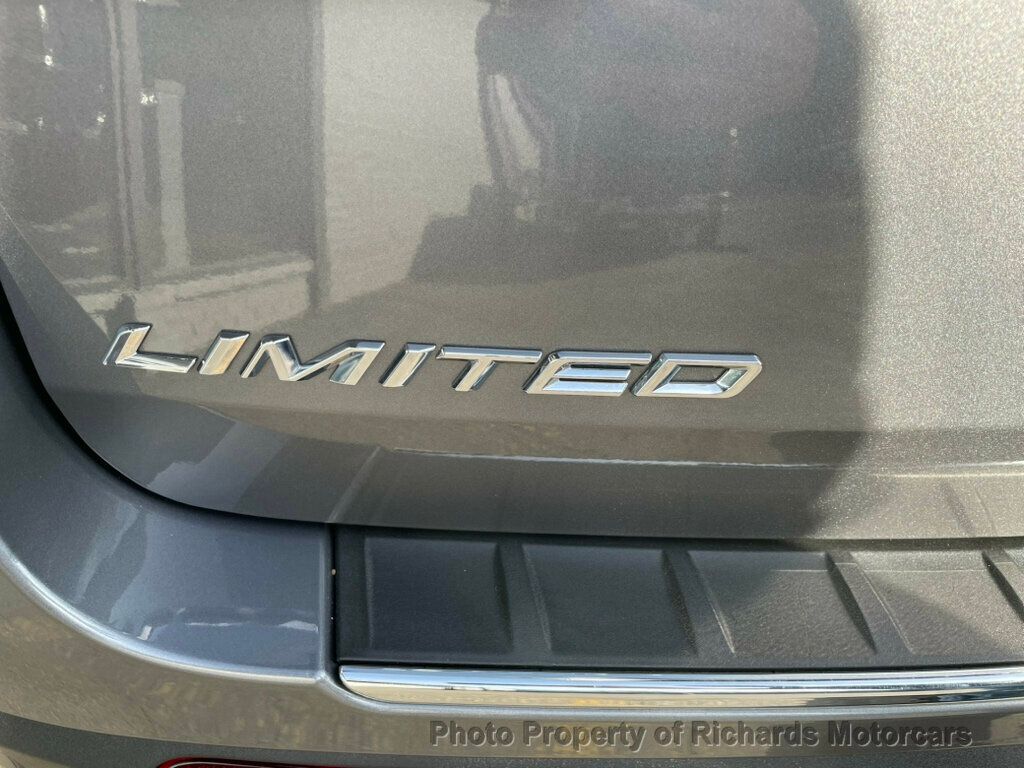 2022 Ford Explorer Limited 4WD - Carbonized Gray Metallic exterior view 8