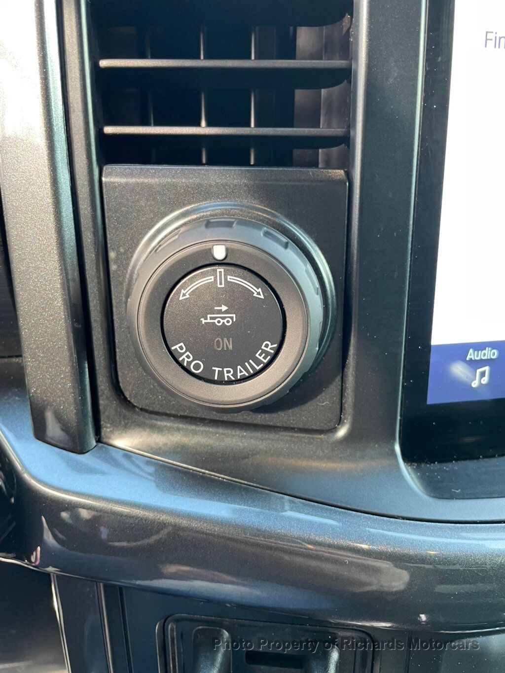 2022 Ford F-150 XLT 4WD SuperCrew 6.5' Box - Rapid Red Metallic Tinted Clearcoat exterior view 16