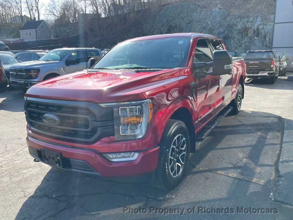 2022 Ford F-150 XLT 4WD SuperCrew 6.5' Box - Rapid Red Metallic Tinted Clearcoat exterior view 3