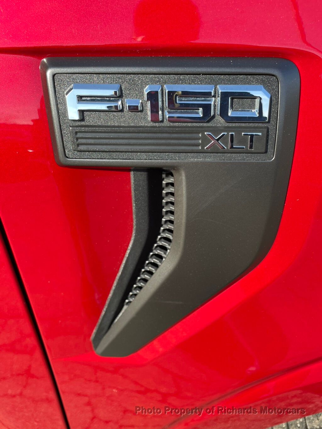 2022 Ford F-150 XLT 4WD SuperCrew 6.5' Box - Rapid Red Metallic Tinted Clearcoat exterior view 7