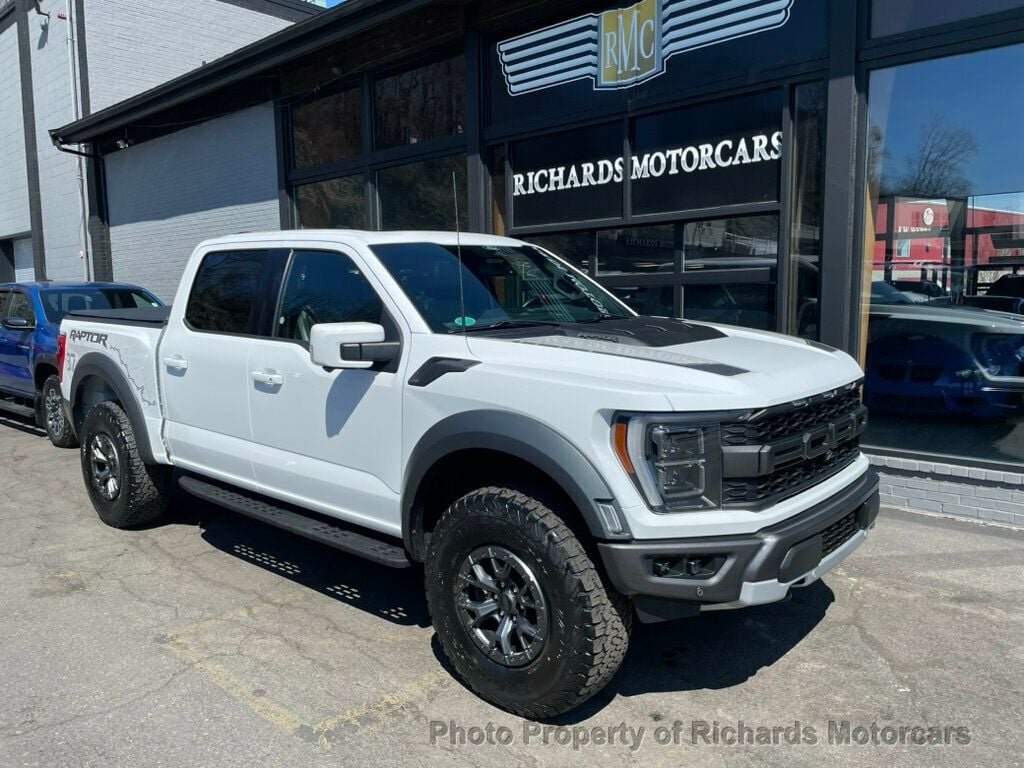 2022 Ford F-150 Raptor 4WD SuperCrew 5.5' Box - Oxford White exterior view 1