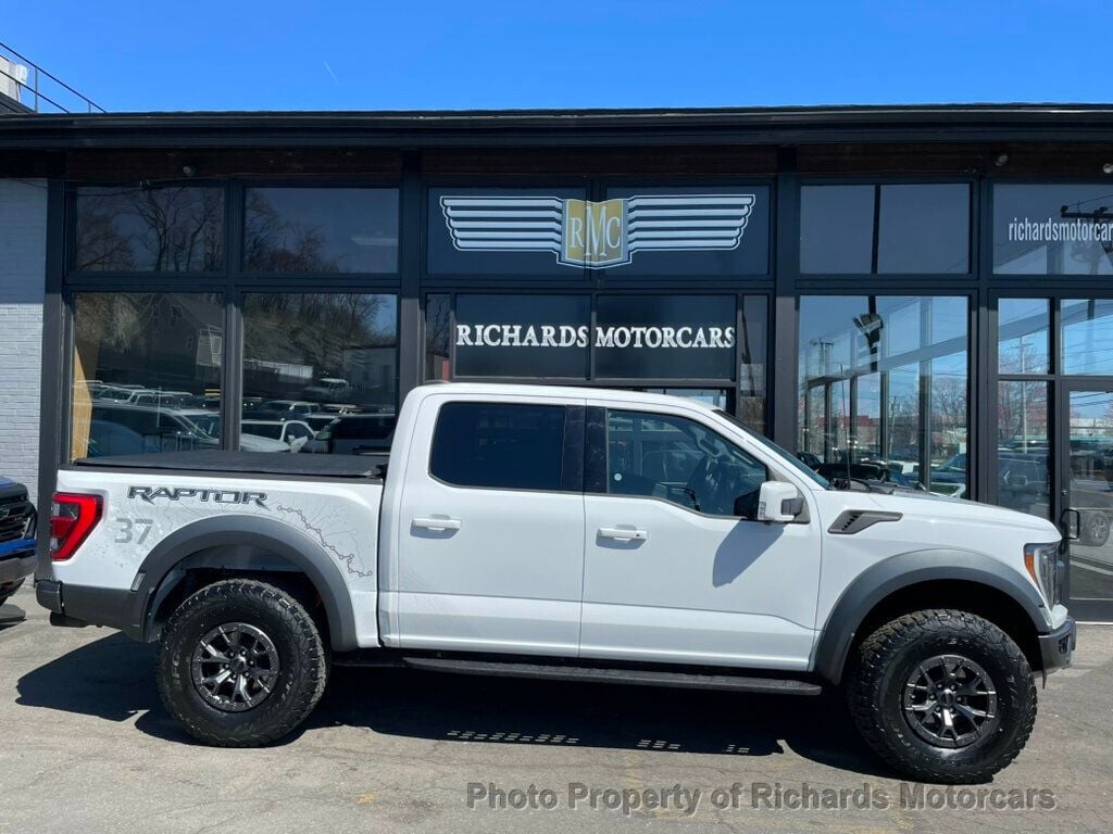 2022 Ford F-150 Raptor 4WD SuperCrew 5.5' Box - Oxford White exterior view 2