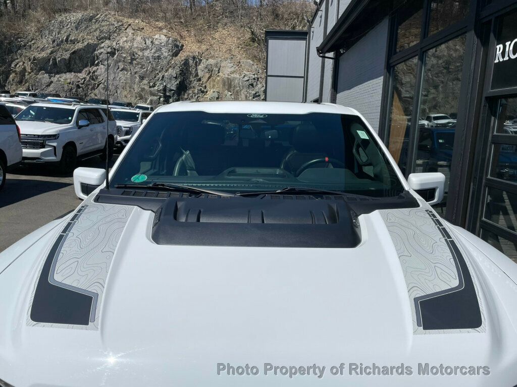 2022 Ford F-150 Raptor 4WD SuperCrew 5.5' Box - Oxford White exterior view 9