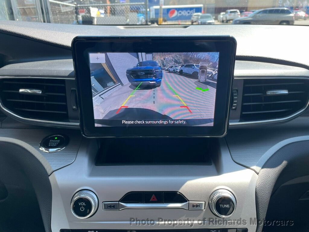 2021 Ford Explorer XLT 4WD - Agate Black Metallic exterior view 14