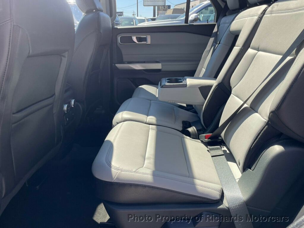 2021 Ford Explorer XLT 4WD - Agate Black Metallic exterior view 16