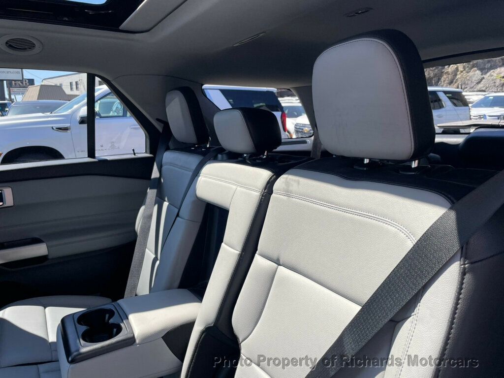 2021 Ford Explorer XLT 4WD - Agate Black Metallic exterior view 18