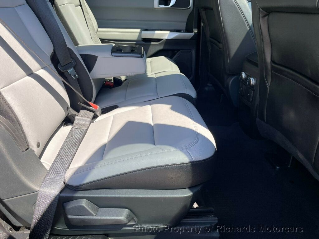 2021 Ford Explorer XLT 4WD - Agate Black Metallic exterior view 20