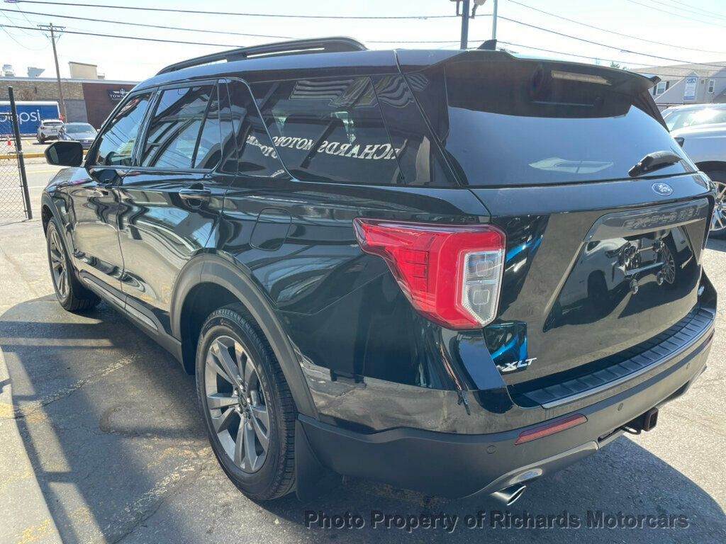 2021 Ford Explorer XLT 4WD - Agate Black Metallic exterior view 6