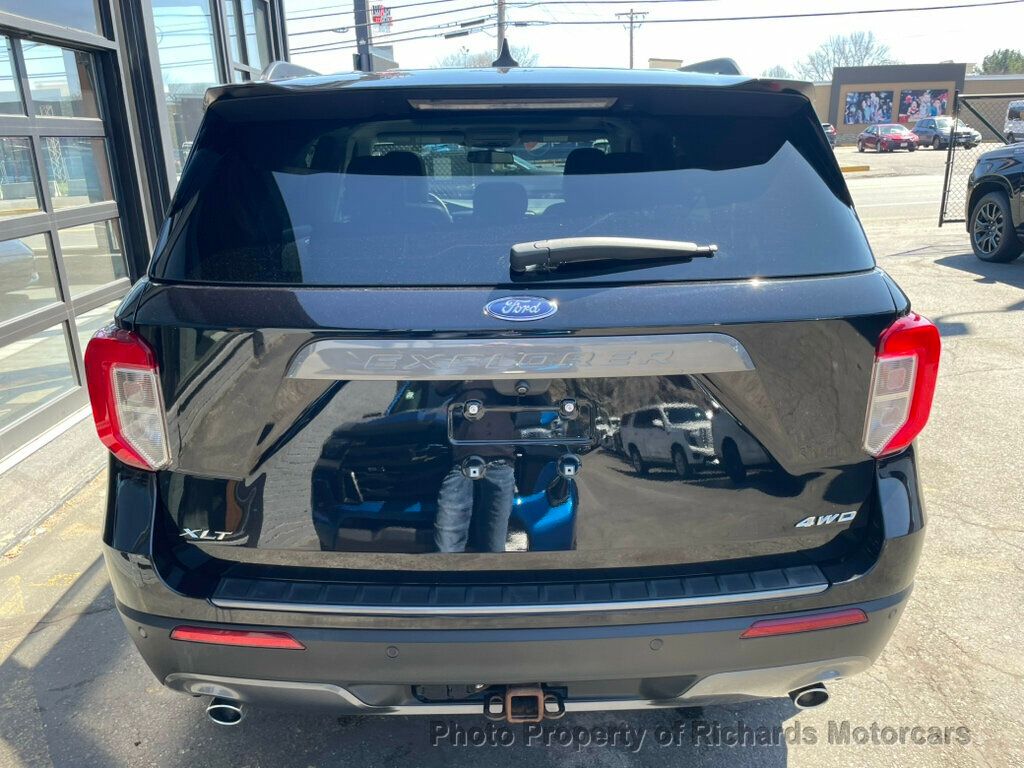 2021 Ford Explorer XLT 4WD - Agate Black Metallic exterior view 7