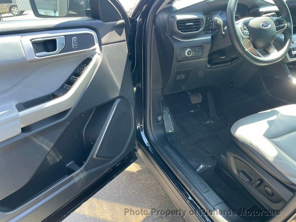 2021 Ford Explorer XLT 4WD - Agate Black Metallic exterior view 8